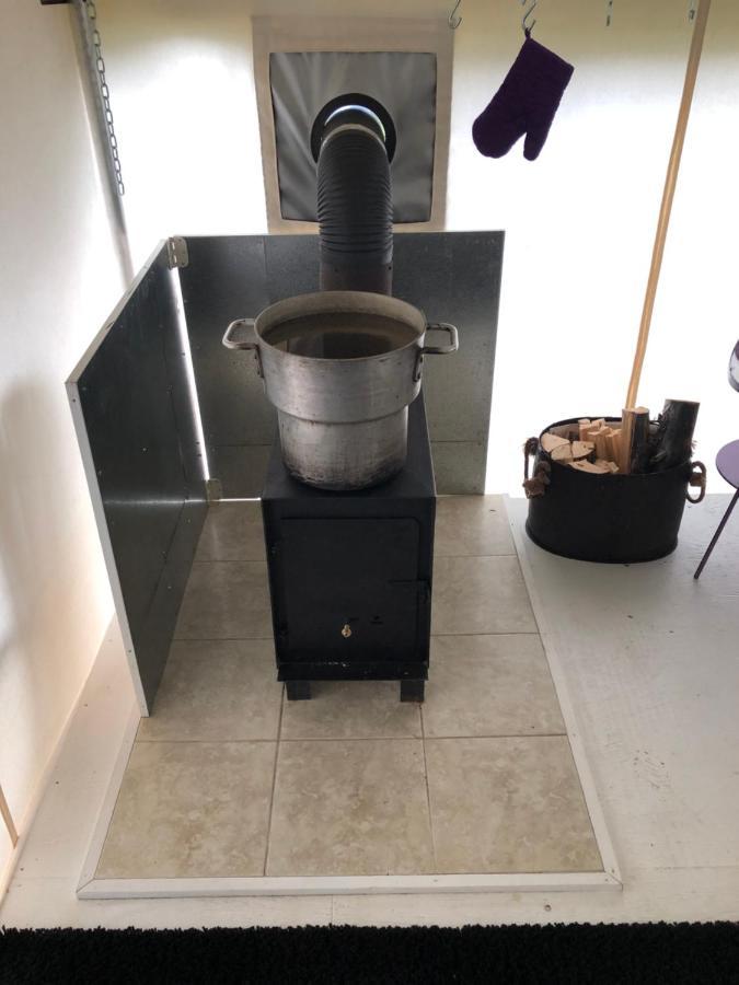 Vines And Puppies Glamping Hideaway Otel Jade City Dış mekan fotoğraf